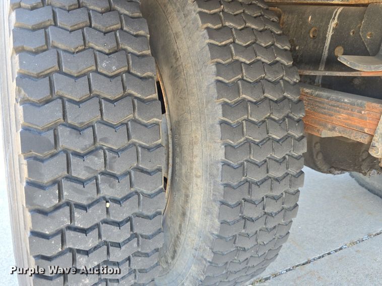 image for item DS4743 2000 GMC C6500 box truck