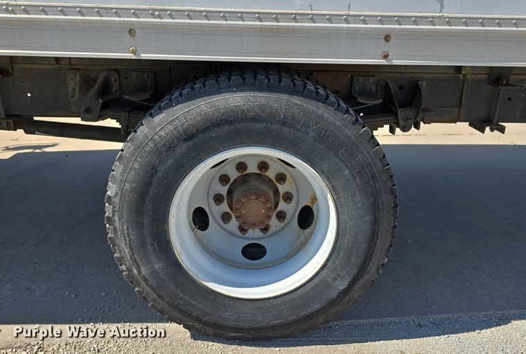 image for item DS4743 2000 GMC C6500 box truck