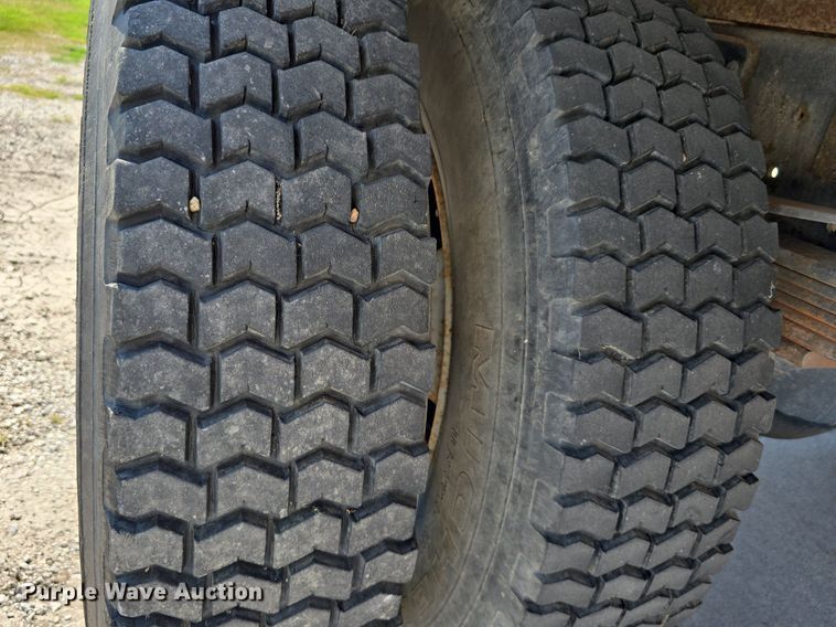 image for item DS4743 2000 GMC C6500 box truck