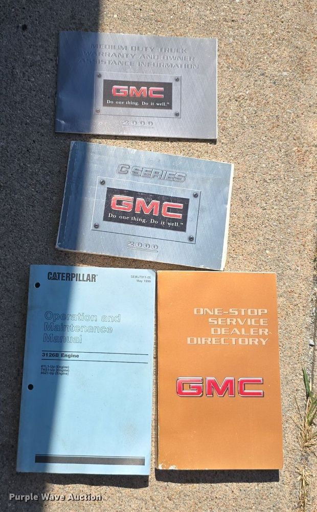 image for item DS4743 2000 GMC C6500 box truck