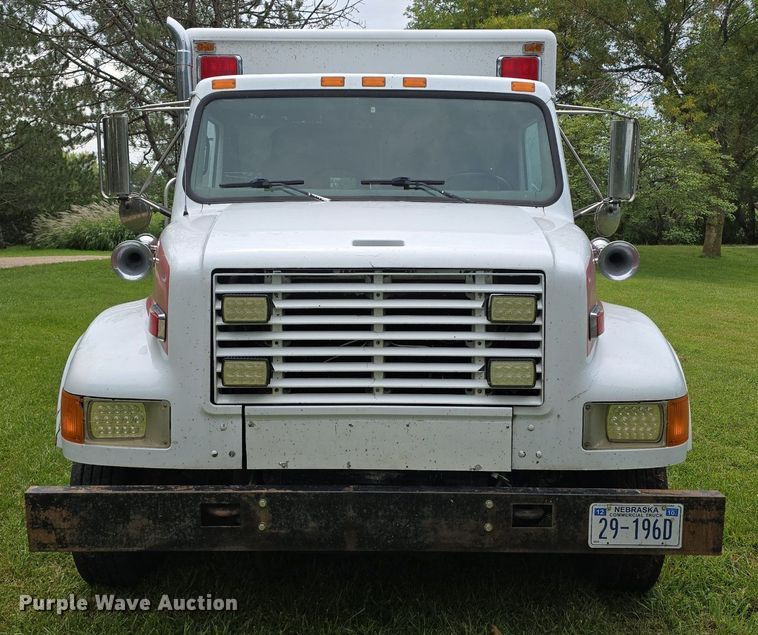 image for item DS4751 2000 International 4700 ambulance