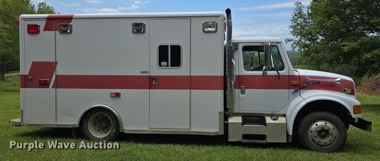 image for item DS4751 2000 International 4700 ambulance