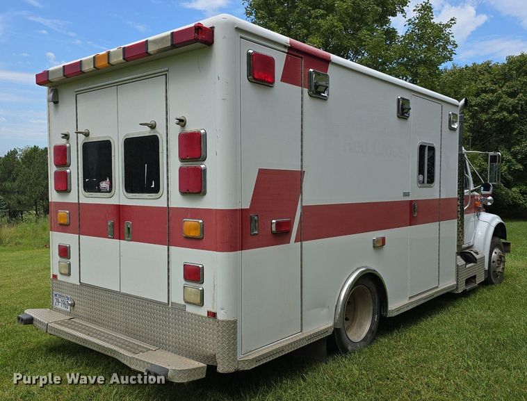 image for item DS4751 2000 International 4700 ambulance