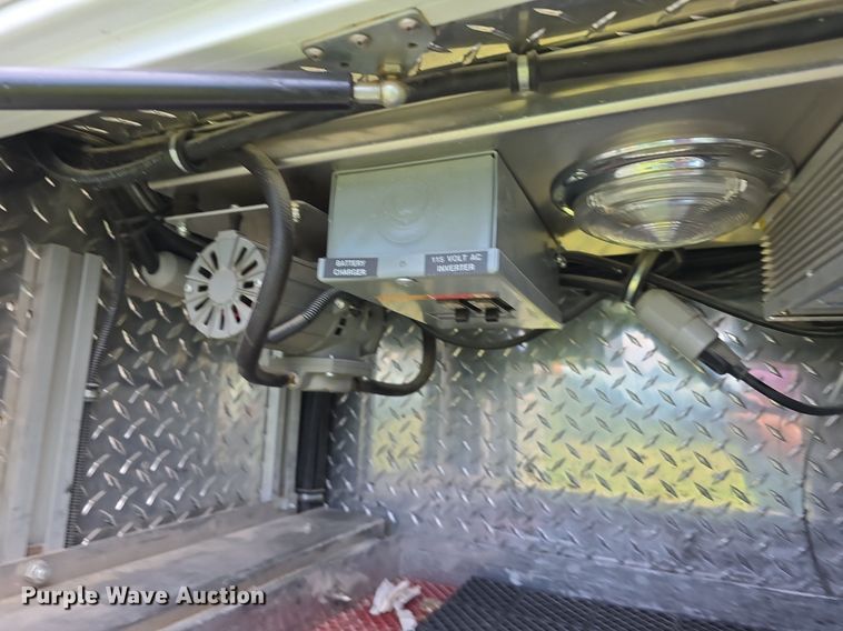 image for item DS4751 2000 International 4700 ambulance