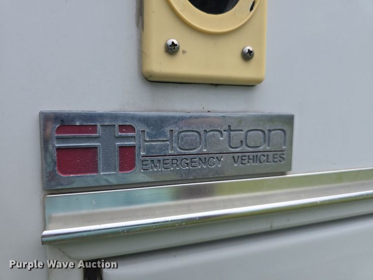 image for item DS4751 2000 International 4700 ambulance