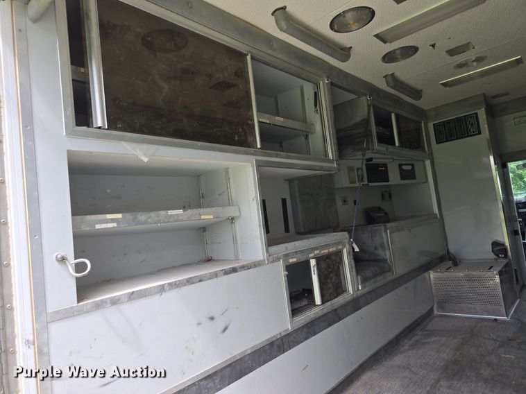 image for item DS4751 2000 International 4700 ambulance