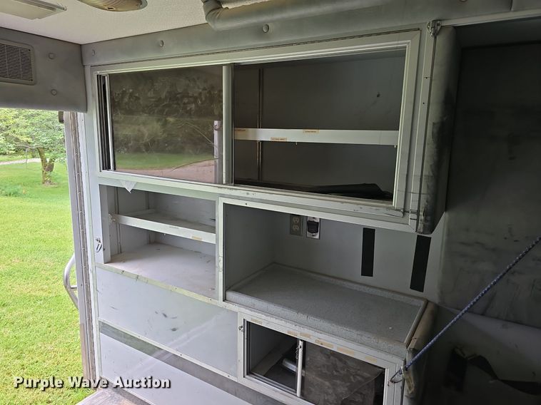 image for item DS4751 2000 International 4700 ambulance