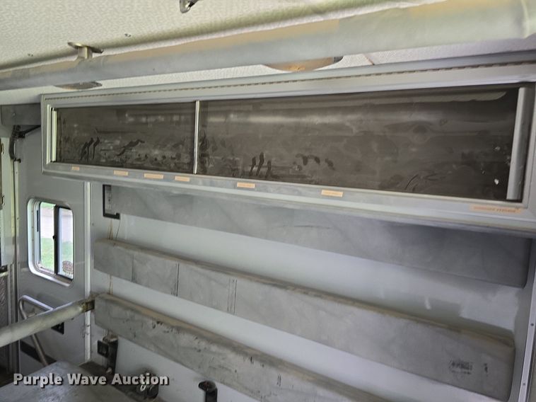 image for item DS4751 2000 International 4700 ambulance