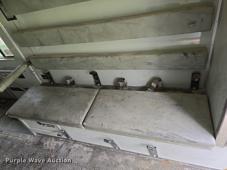 image for item DS4751 2000 International 4700 ambulance