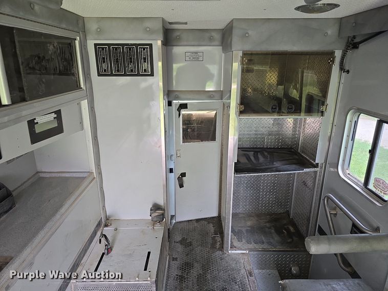 image for item DS4751 2000 International 4700 ambulance