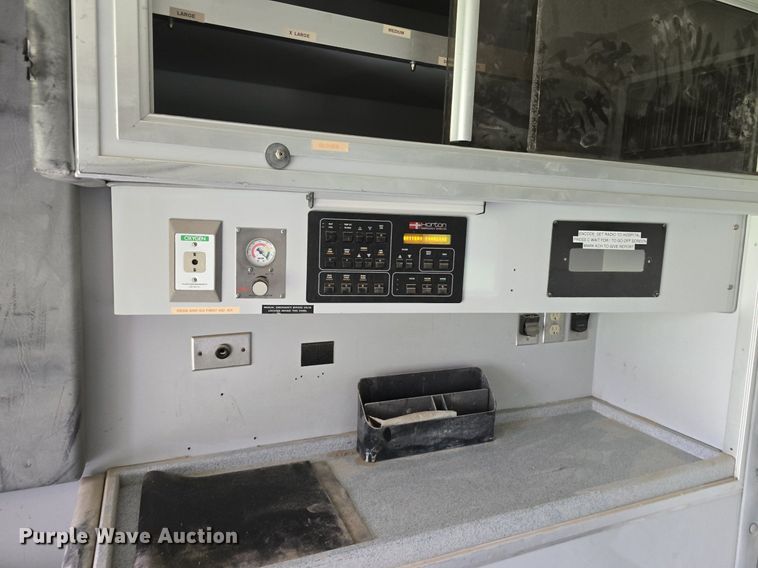 image for item DS4751 2000 International 4700 ambulance