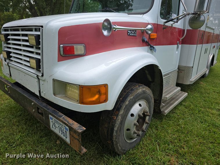 image for item DS4751 2000 International 4700 ambulance