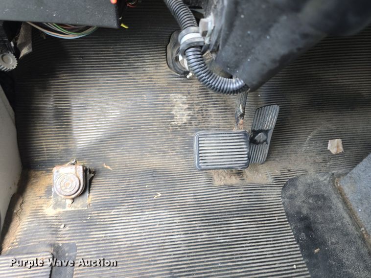 image for item DS4751 2000 International 4700 ambulance