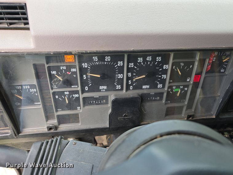 image for item DS4751 2000 International 4700 ambulance