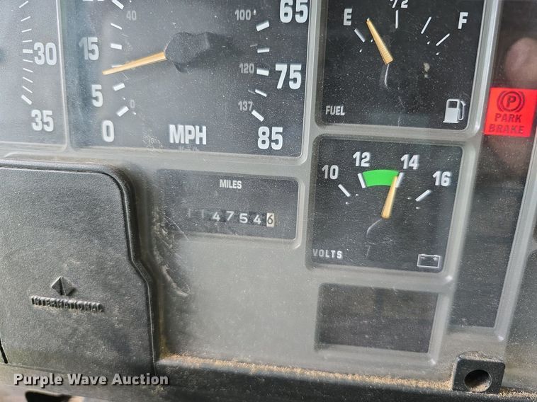 image for item DS4751 2000 International 4700 ambulance