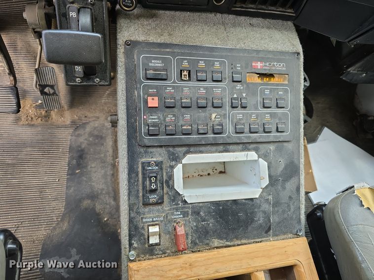 image for item DS4751 2000 International 4700 ambulance