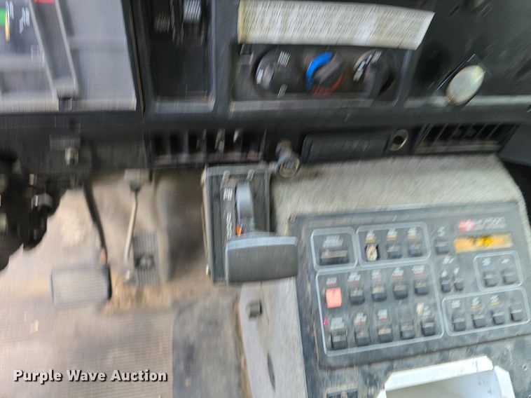 image for item DS4751 2000 International 4700 ambulance