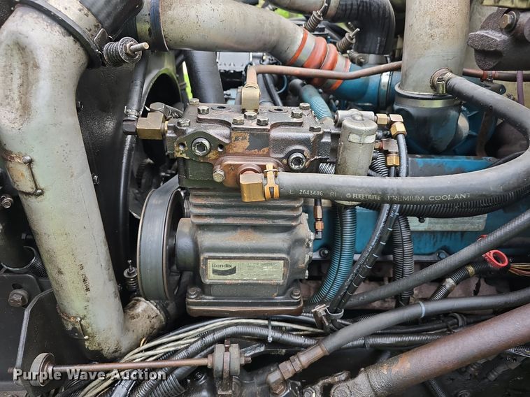 image for item DS4751 2000 International 4700 ambulance