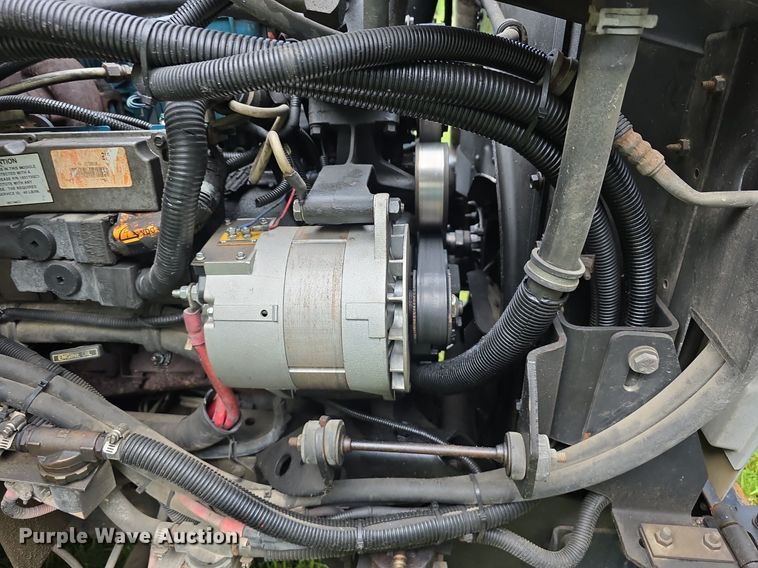 image for item DS4751 2000 International 4700 ambulance