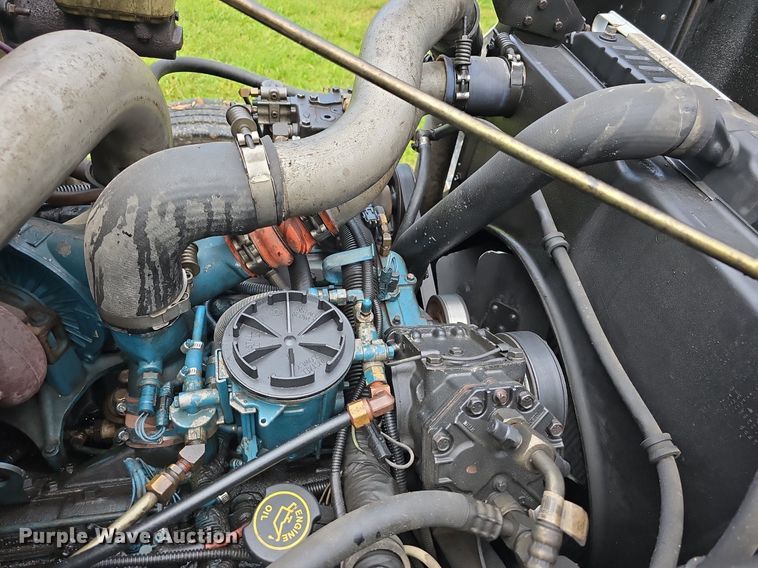 image for item DS4751 2000 International 4700 ambulance