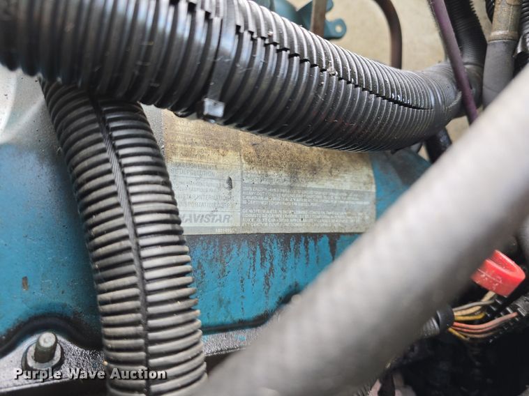 image for item DS4751 2000 International 4700 ambulance