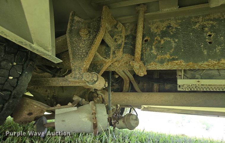 image for item DS4751 2000 International 4700 ambulance