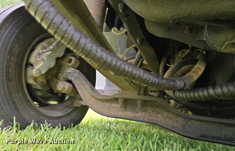 image for item DS4751 2000 International 4700 ambulance