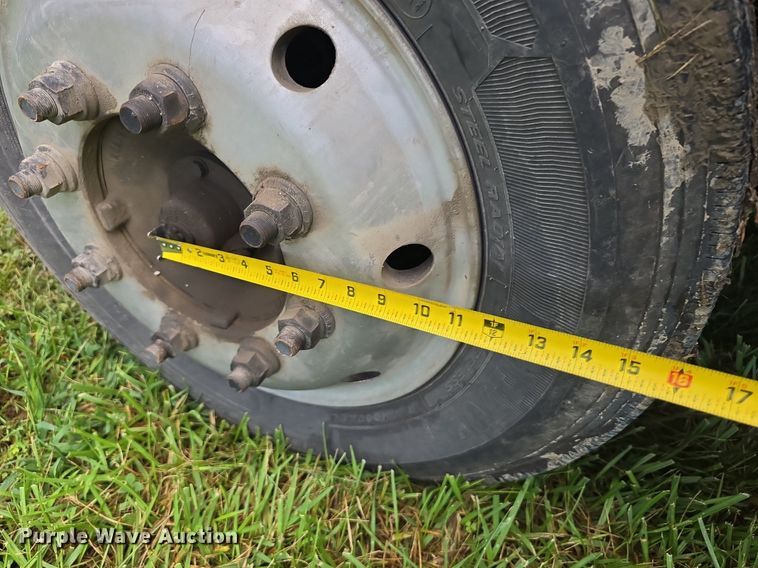 image for item DS4751 2000 International 4700 ambulance