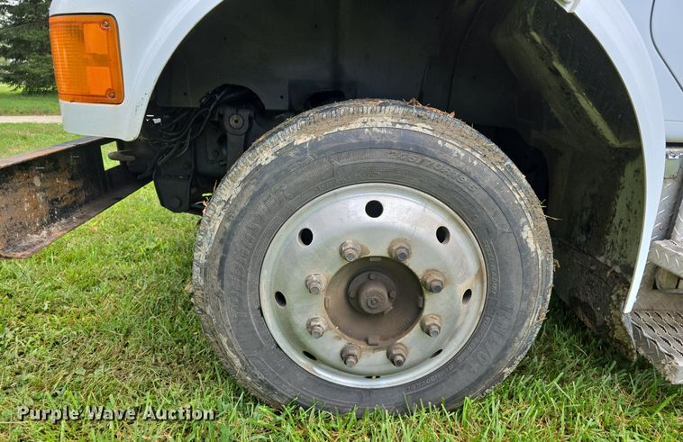 image for item DS4751 2000 International 4700 ambulance