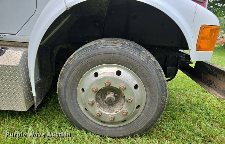 image for item DS4751 2000 International 4700 ambulance