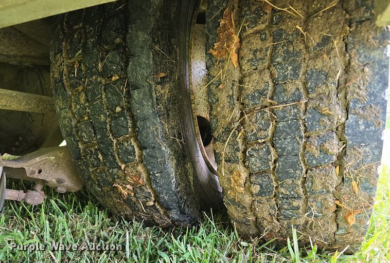 image for item DS4751 2000 International 4700 ambulance