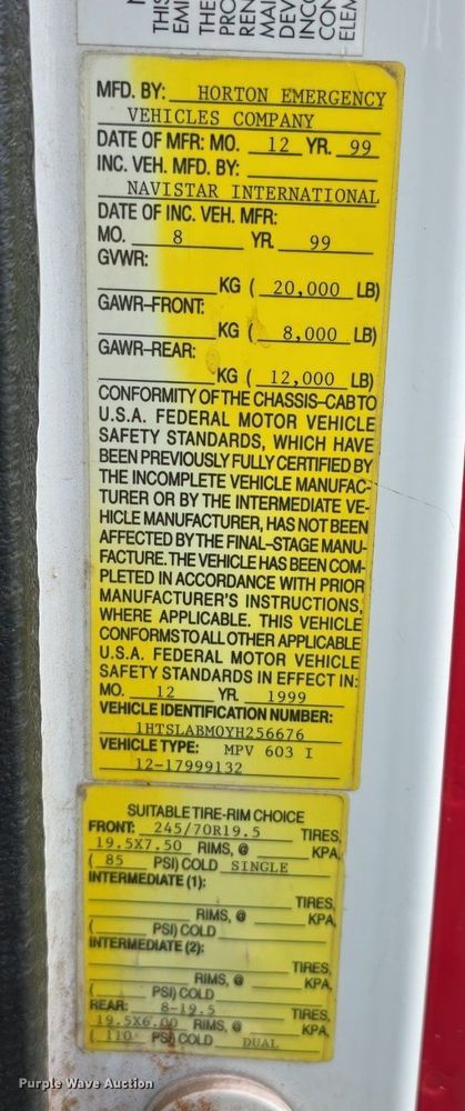 image for item DS4751 2000 International 4700 ambulance