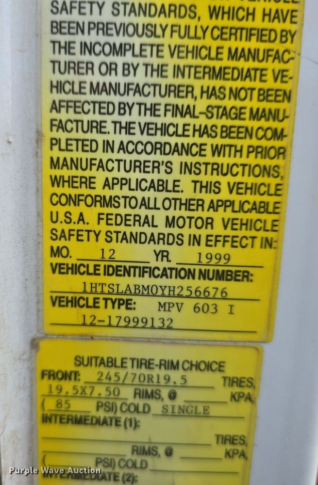 image for item DS4751 2000 International 4700 ambulance