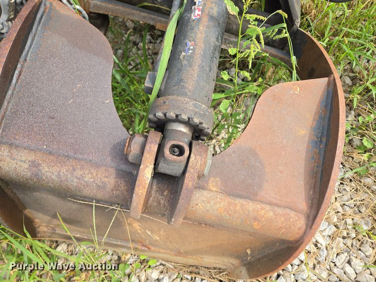 image for item DT7750 Hood 7000 truck mounted grapple 