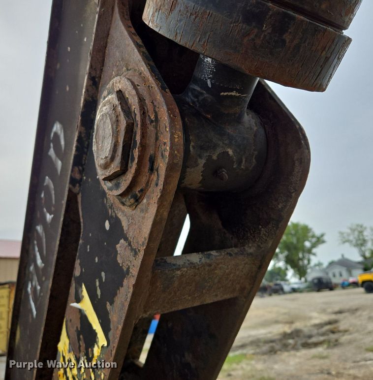 image for item DT7750 Hood 7000 truck mounted grapple 