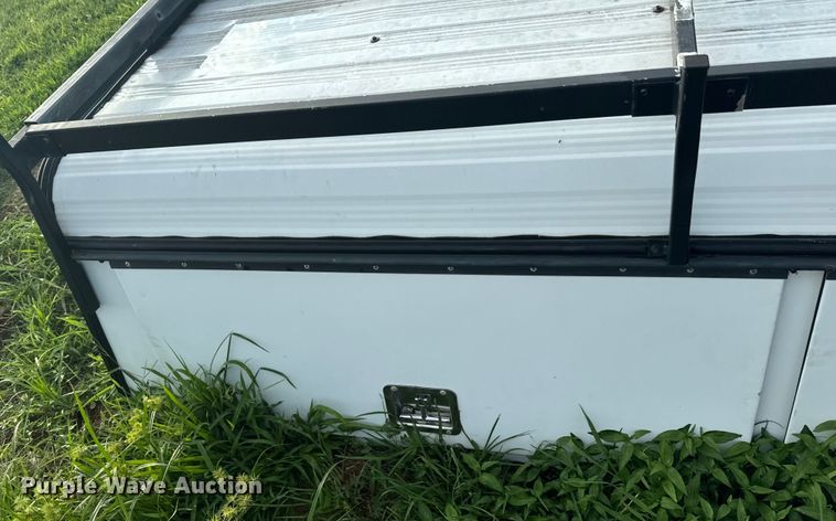 image for item DX1023 Pickup truck topper