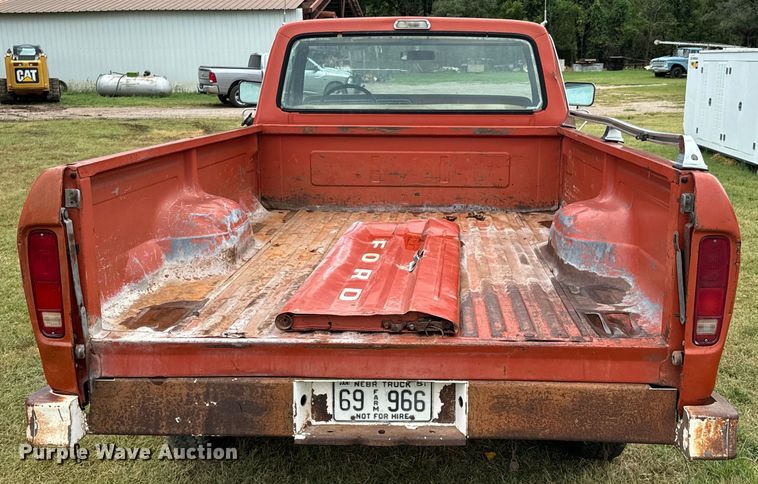 image for item DX1046 1976 Ford F100 pickup truck