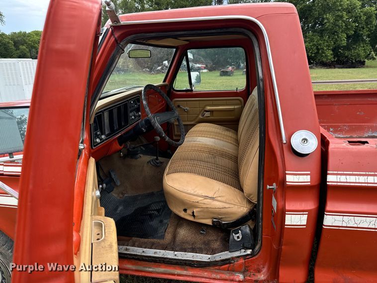 image for item DX1046 1976 Ford F100 pickup truck