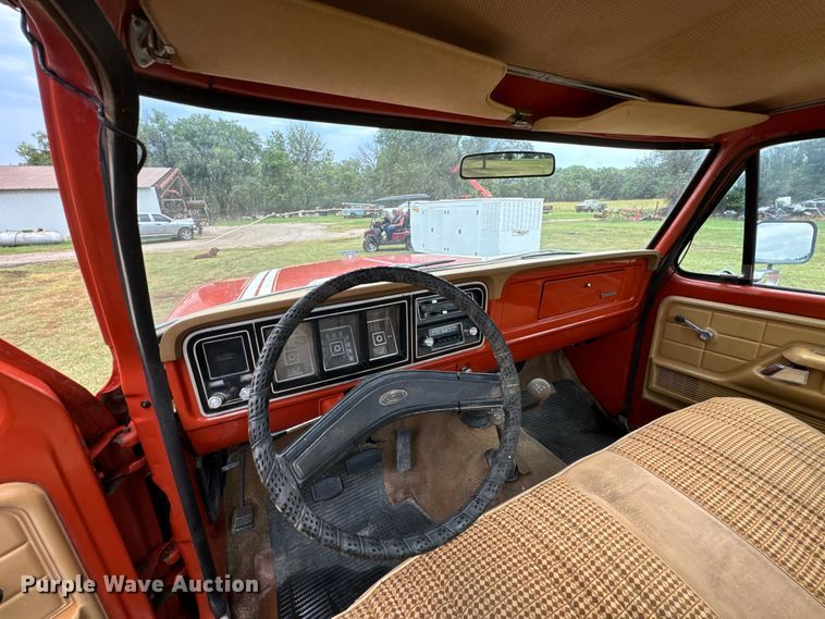 image for item DX1046 1976 Ford F100 pickup truck