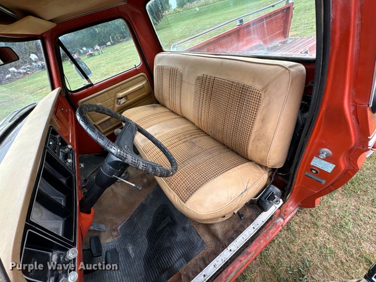 image for item DX1046 1976 Ford F100 pickup truck