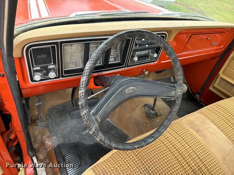 image for item DX1046 1976 Ford F100 pickup truck