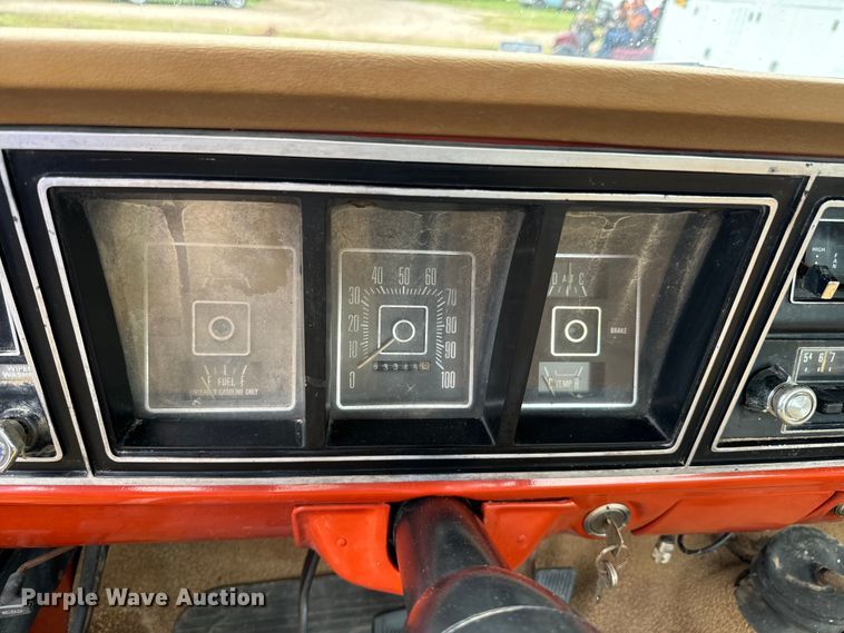 image for item DX1046 1976 Ford F100 pickup truck