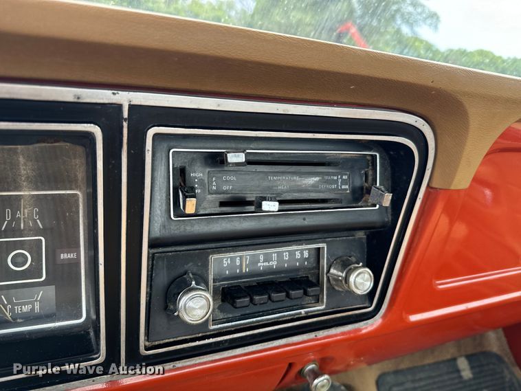 image for item DX1046 1976 Ford F100 pickup truck