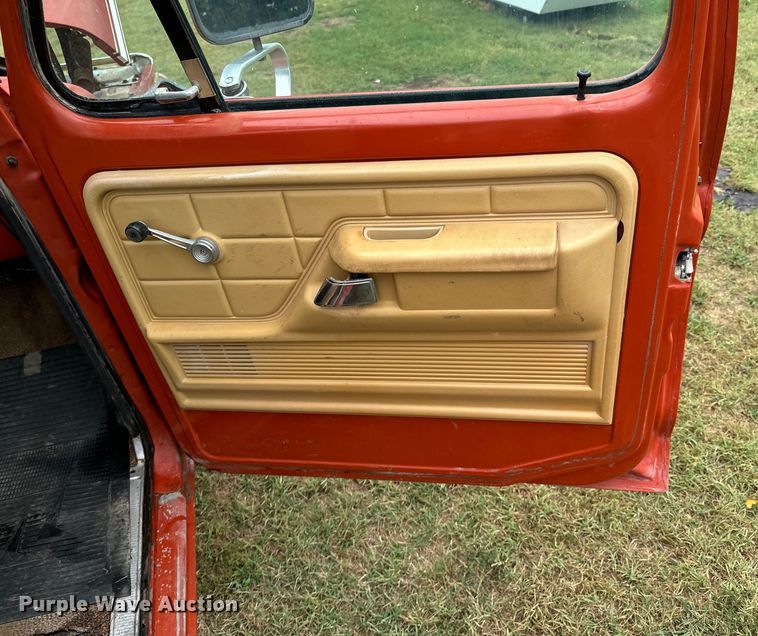 image for item DX1046 1976 Ford F100 pickup truck