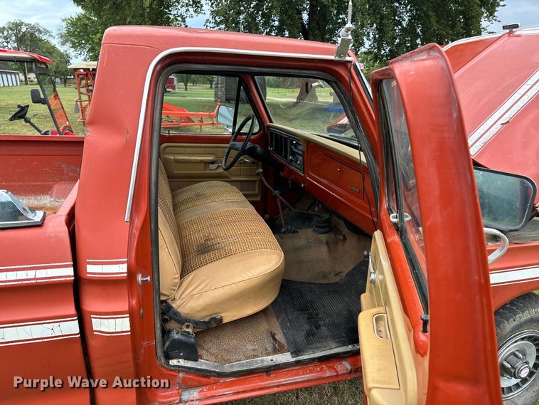 image for item DX1046 1976 Ford F100 pickup truck
