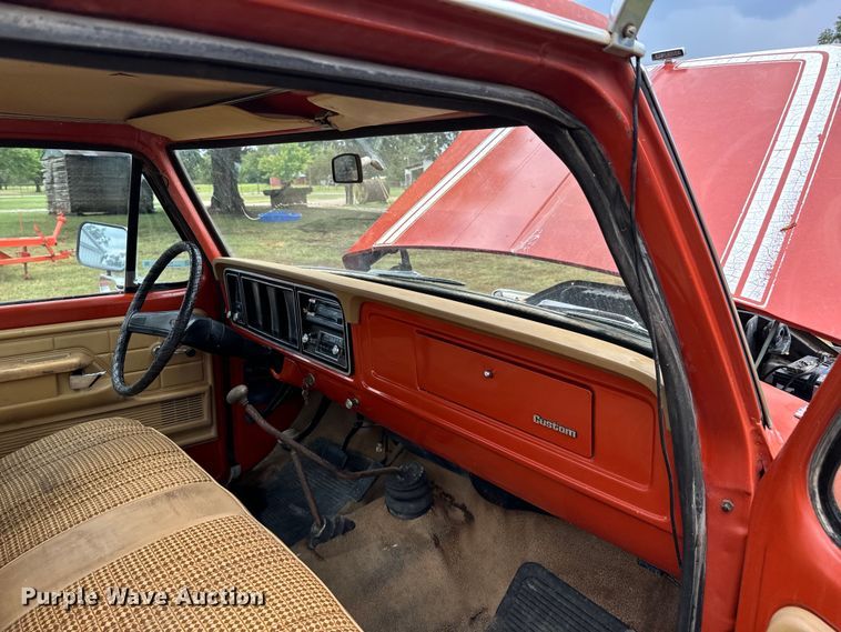 image for item DX1046 1976 Ford F100 pickup truck