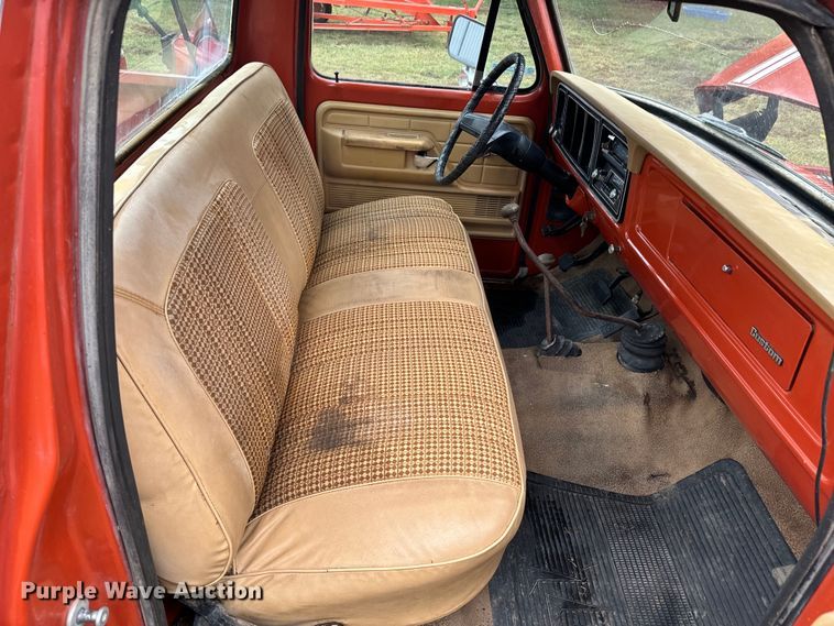 image for item DX1046 1976 Ford F100 pickup truck