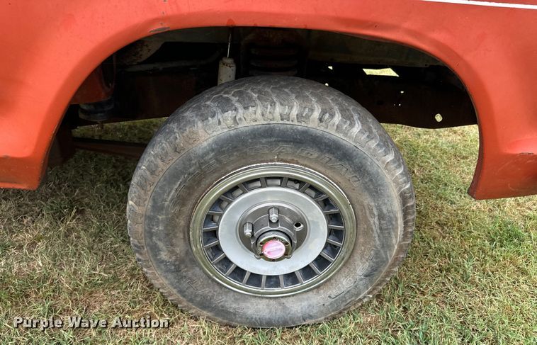 image for item DX1046 1976 Ford F100 pickup truck