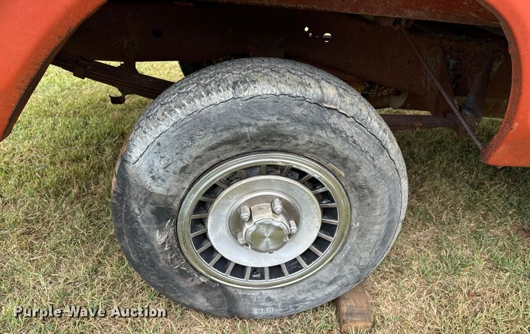 image for item DX1046 1976 Ford F100 pickup truck