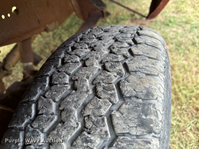 image for item DX1046 1976 Ford F100 pickup truck